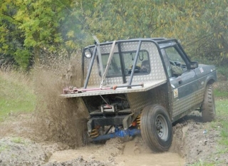  pateando un apestoso 